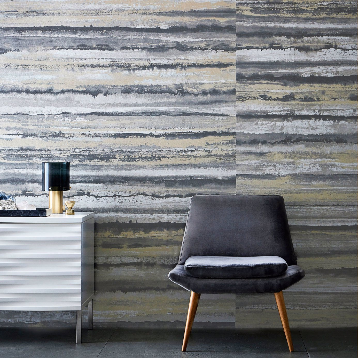 Anthology Therassia Wallpaper - Silver - Harlequin